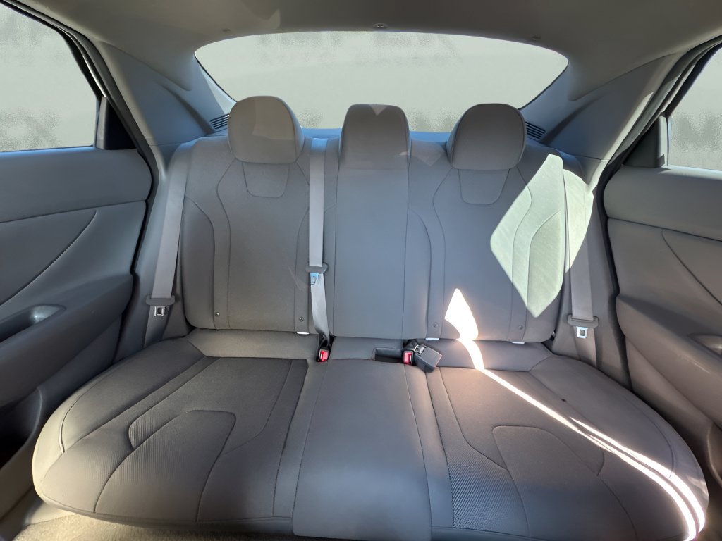 Used 2021 Hyundai Elantra SE FWD image 10