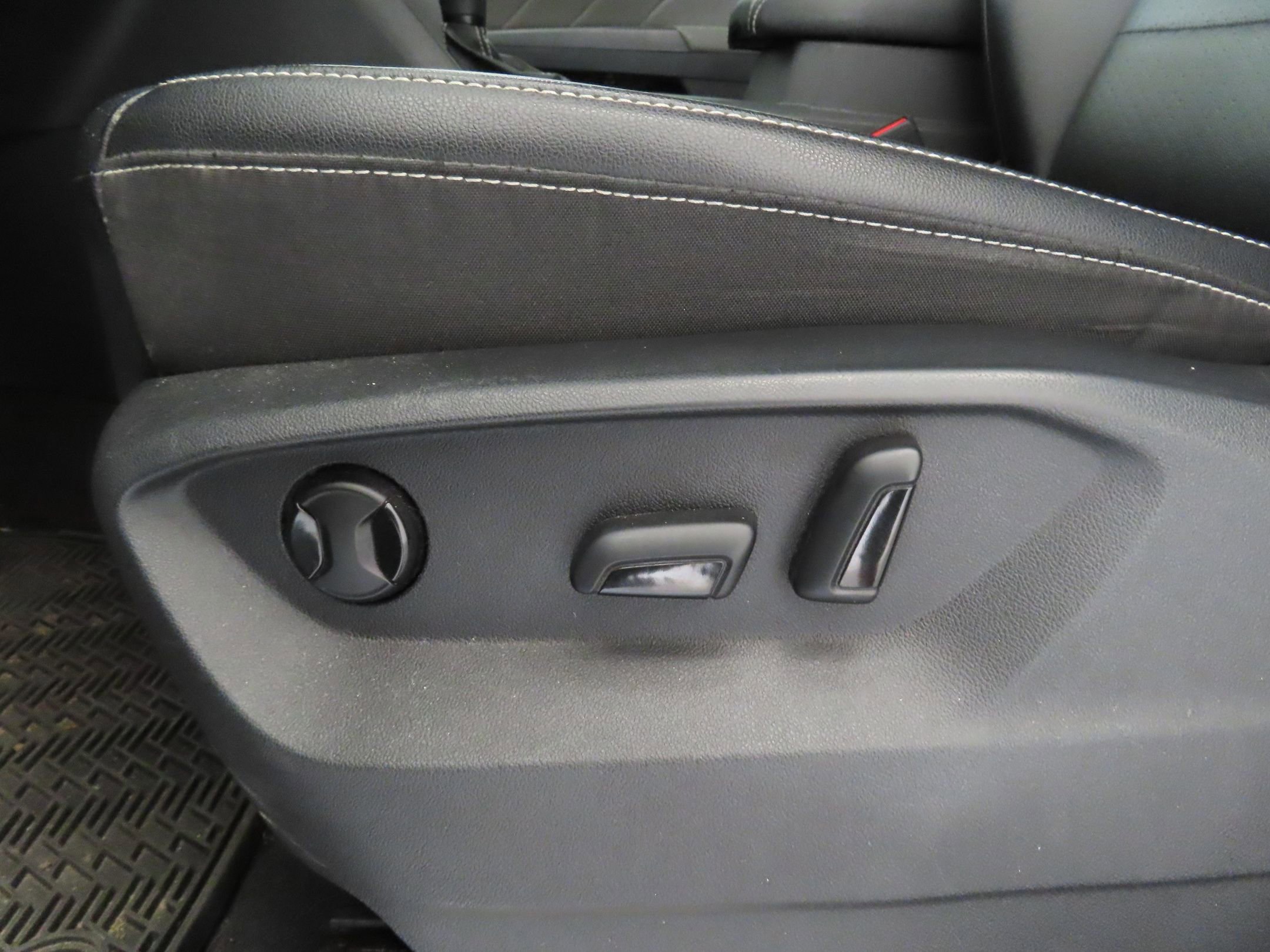 Used 2021 Volkswagen Atlas SE FWD image 11