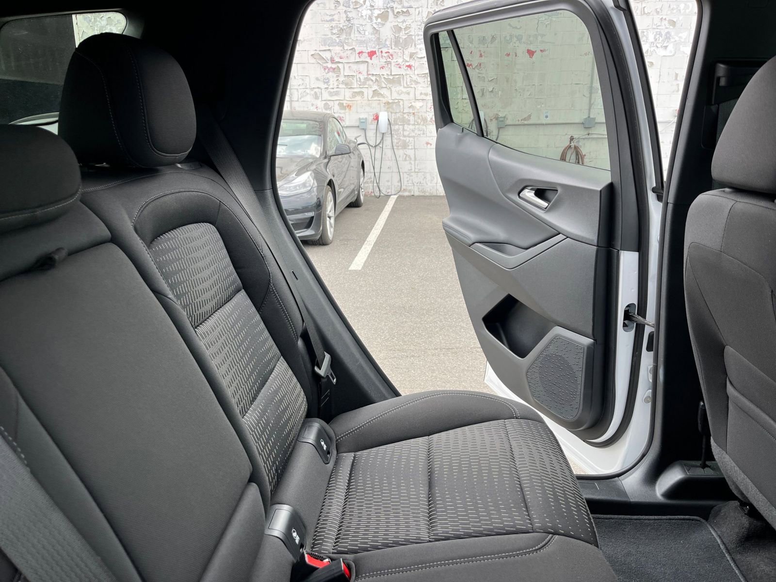 Used 2025 Chevrolet Equinox LT FWD image 37