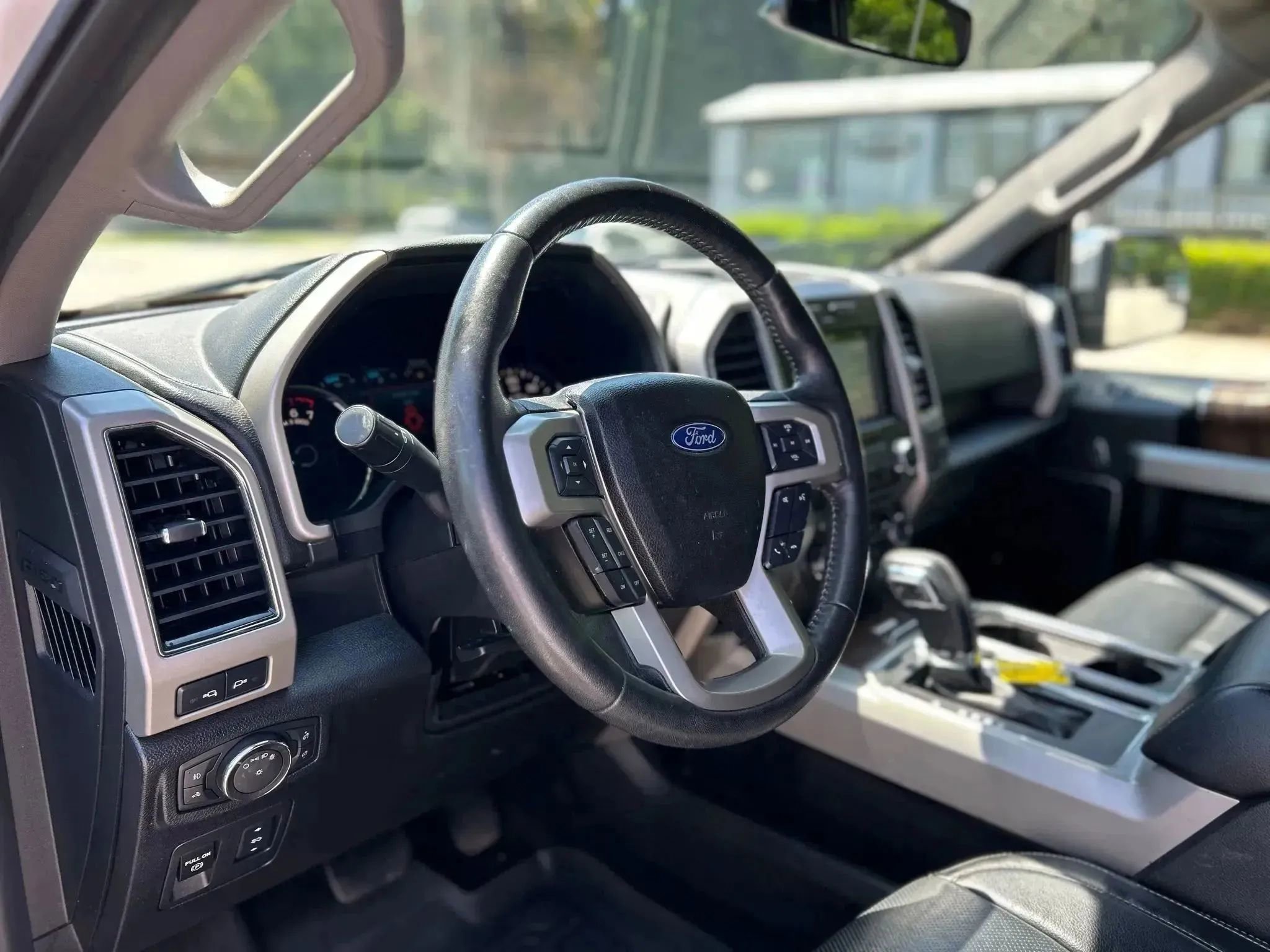 Used 2018 Ford F150 Lariat RWD image 12