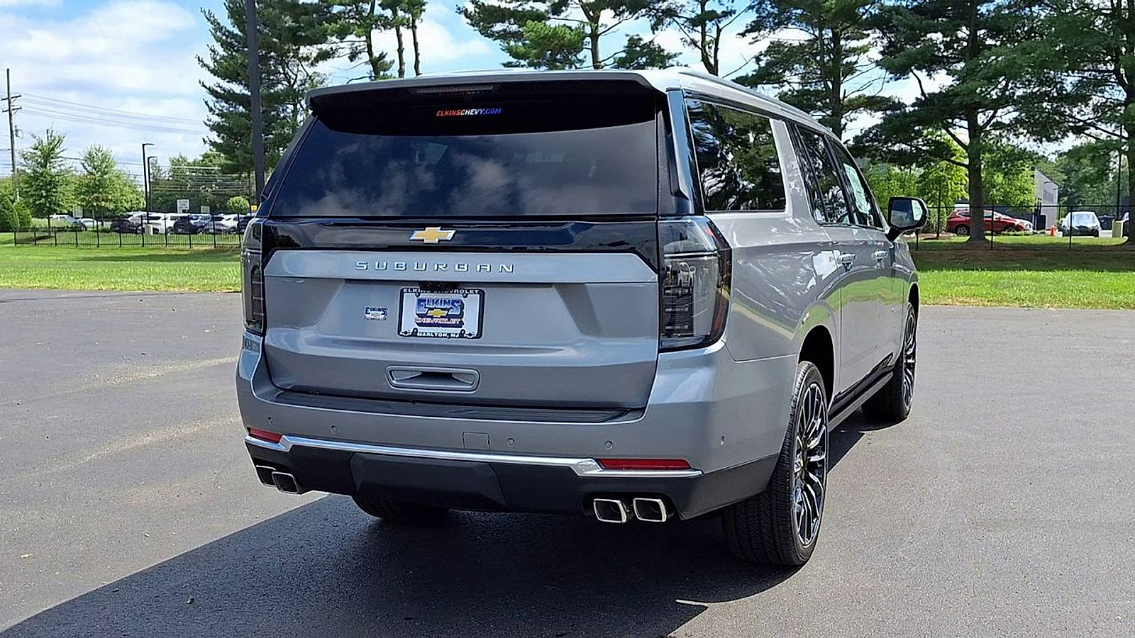 New 2026 Chevrolet Suburban High Country AWD/4WD image 2