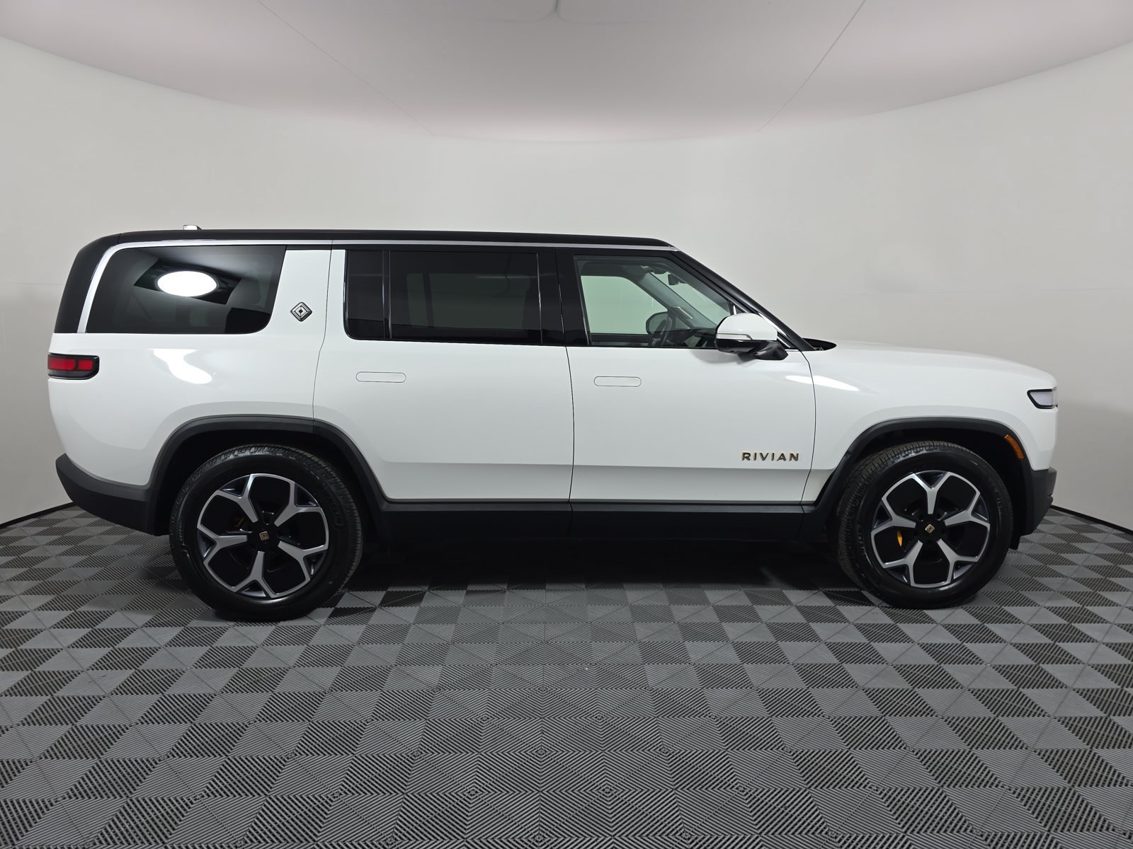 Used 2024 Rivian R1S Adventure Quad AWD/4WD image 6