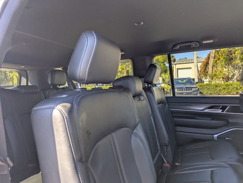 Used 2023 Jeep Wagoneer L Series II image 14