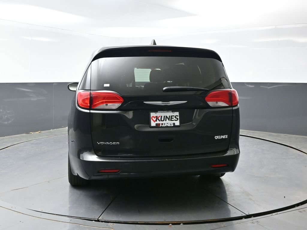 Used 2023 Chrysler Voyager LX FWD image 13
