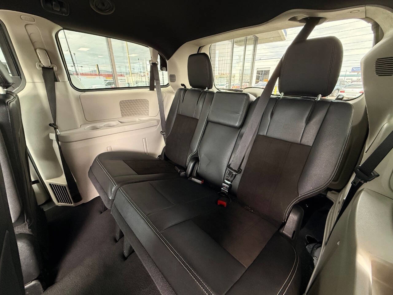 Used 2020 Dodge Grand Caravan SXT image 10