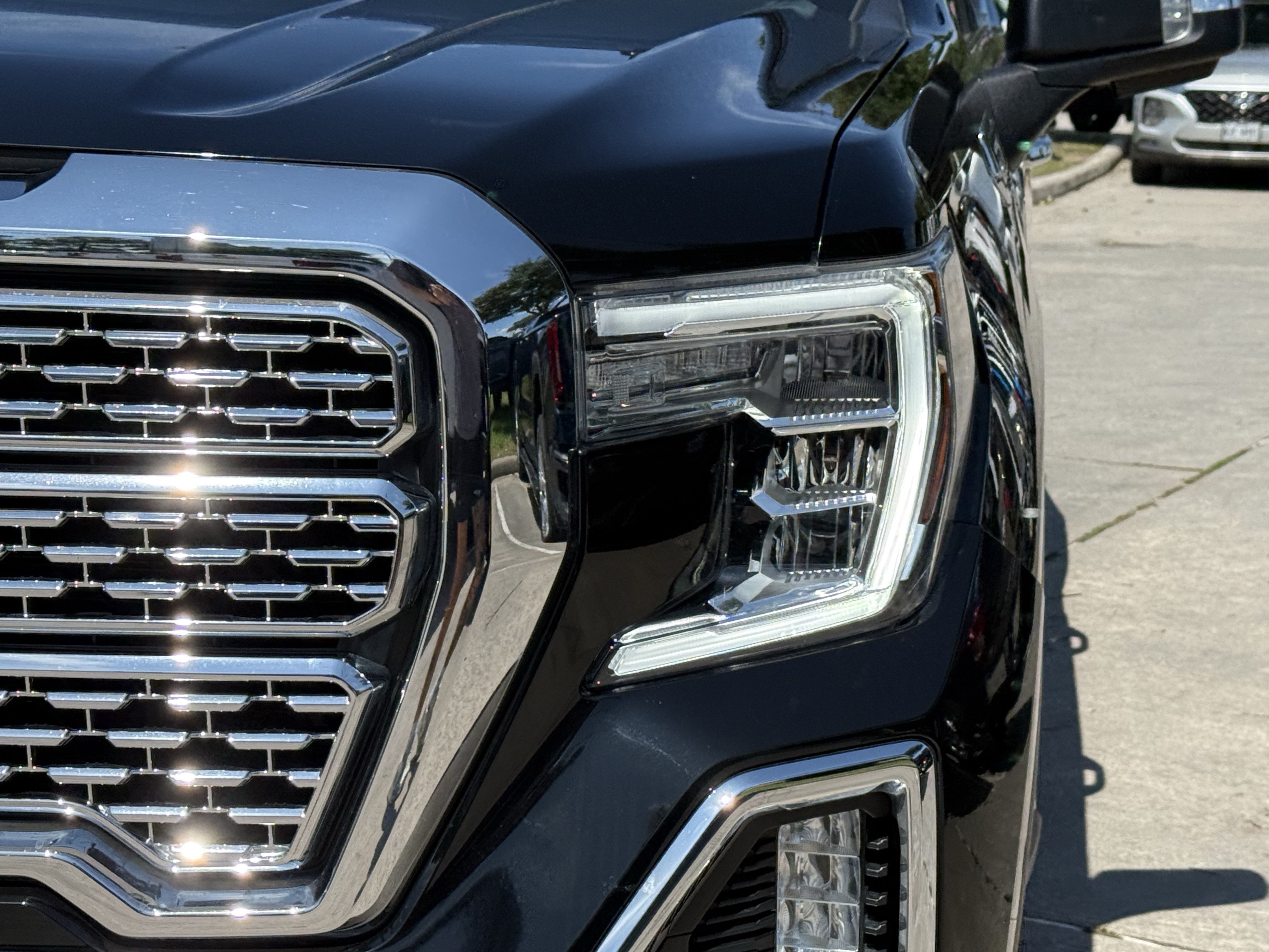 Used 2021 GMC Sierra 1500 SLT RWD image 9