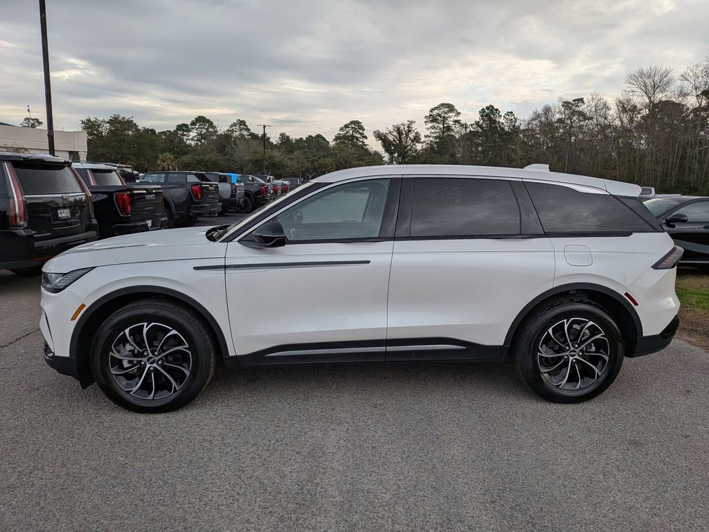 Used 2025 Lincoln Nautilus Premier image 7