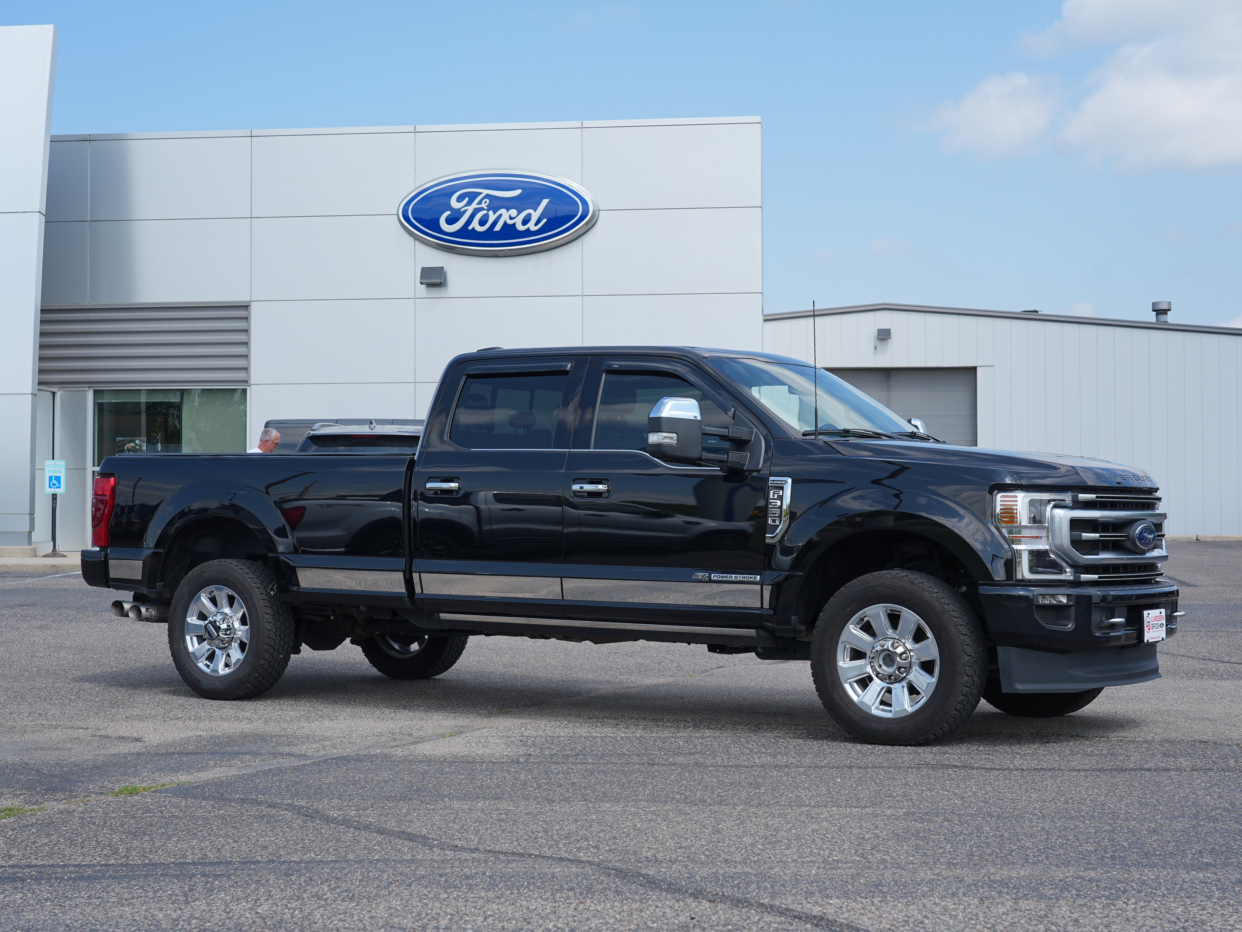 Used 2021 Ford F350 Platinum AWD/4WD image 2
