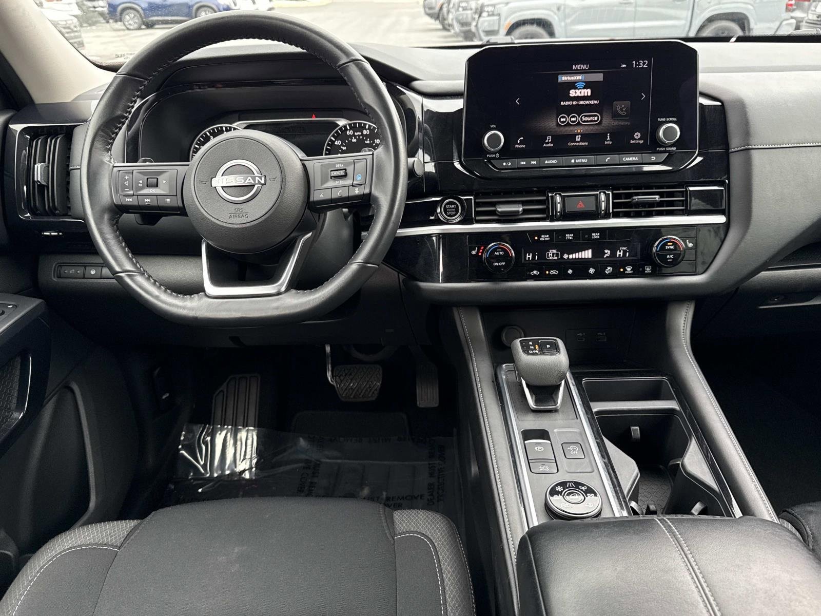 Used 2024 Nissan Pathfinder SV image 8