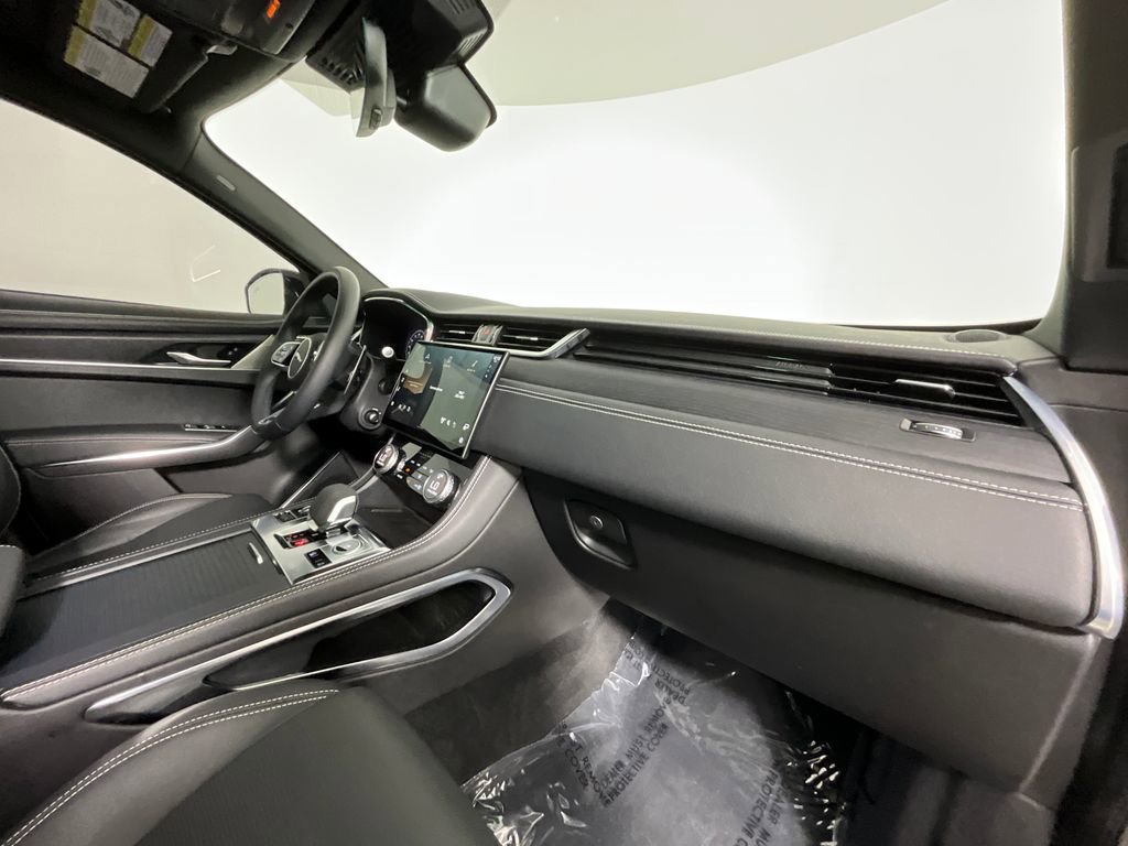 Used 2024 Jaguar F-PACE R-Dynamic S AWD/4WD image 19