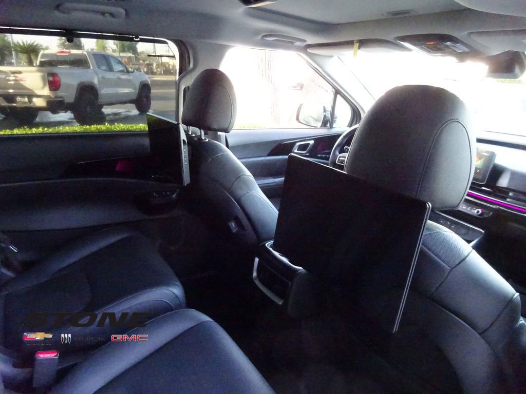 Used 2025 Kia Carnival SX Prestige image 22