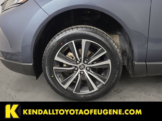 Used 2024 Toyota Venza LE AWD/4WD image 9