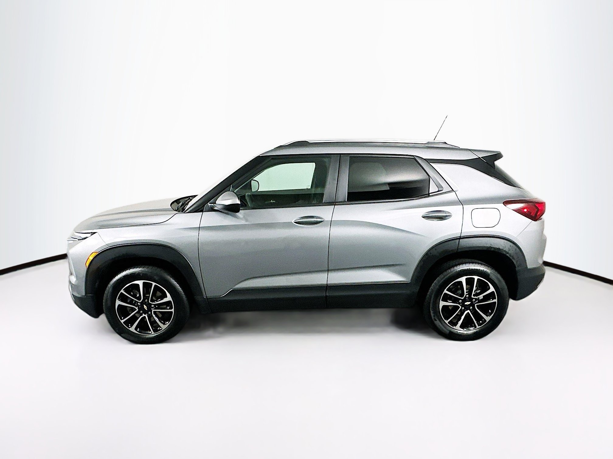 Used 2025 Chevrolet TrailBlazer LT AWD/4WD image 4