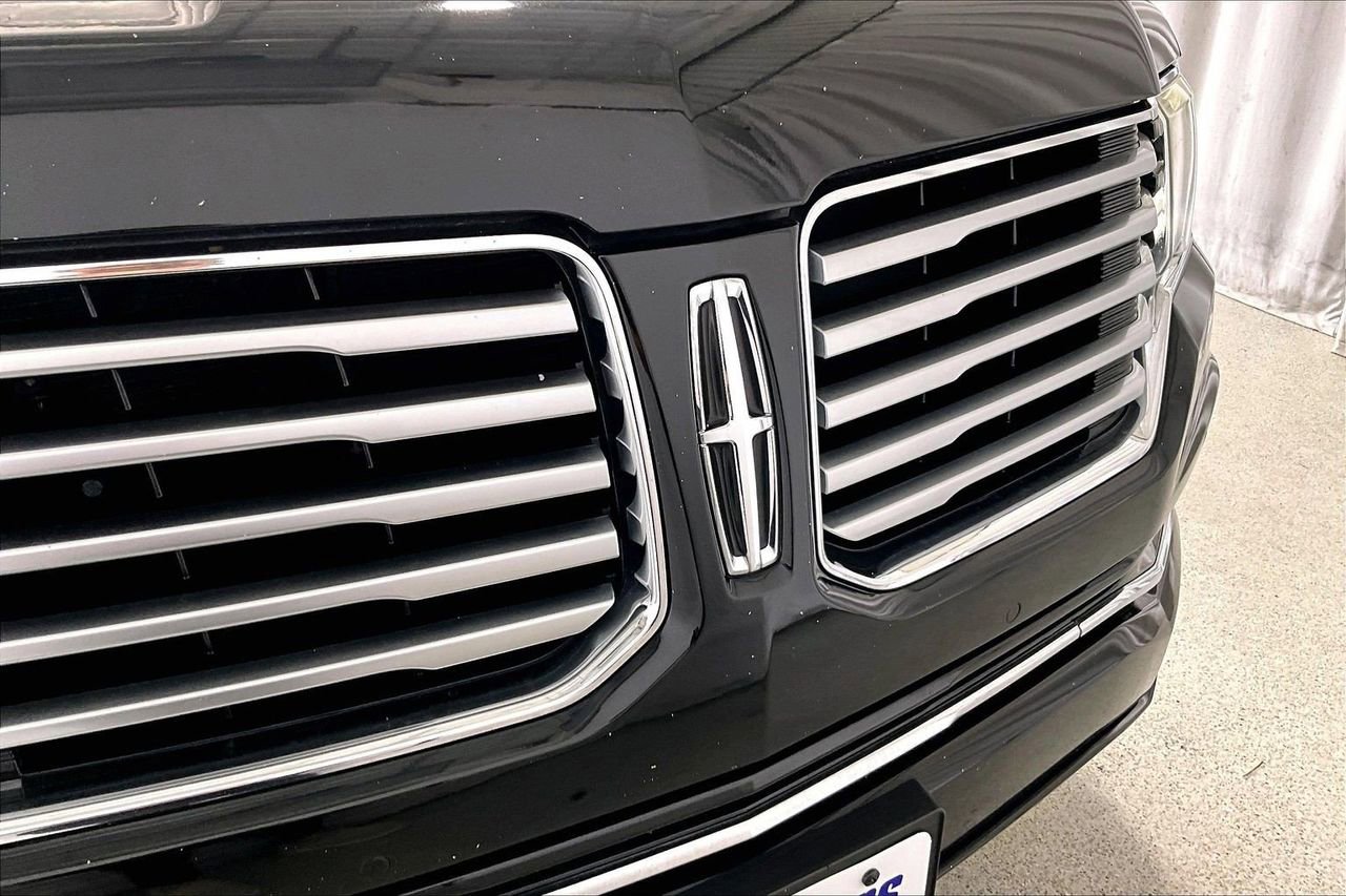 Used 2017 Lincoln Navigator Select RWD image 7