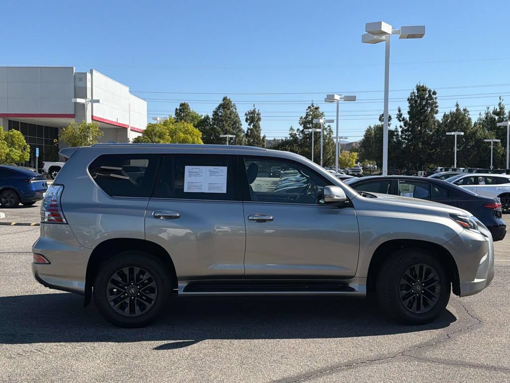 Used 2023 Lexus GX 460 Premium w/ Premium Package AWD/4WD image 3