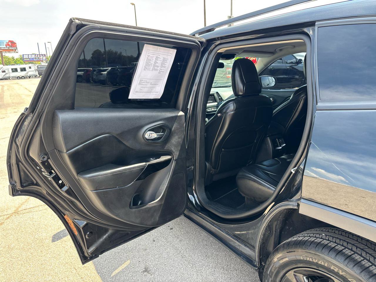 Used 2020 Jeep Cherokee Latitude Plus FWD image 13