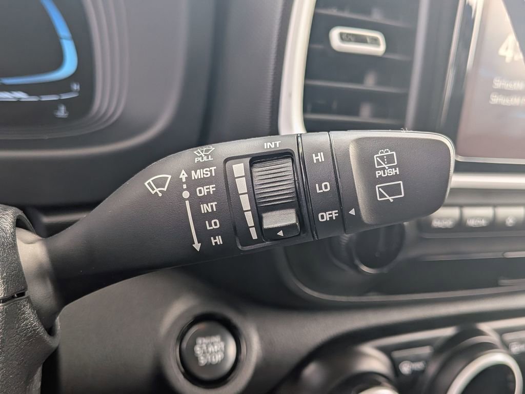 Certified 2023 Hyundai Venue Limited FWD image 19