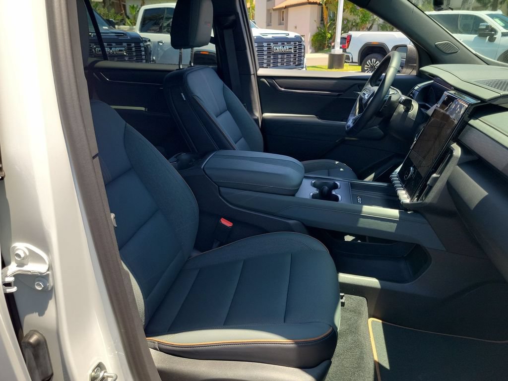 Used 2026 GMC Acadia AT4 w/ Luxury Package AWD/4WD image 28