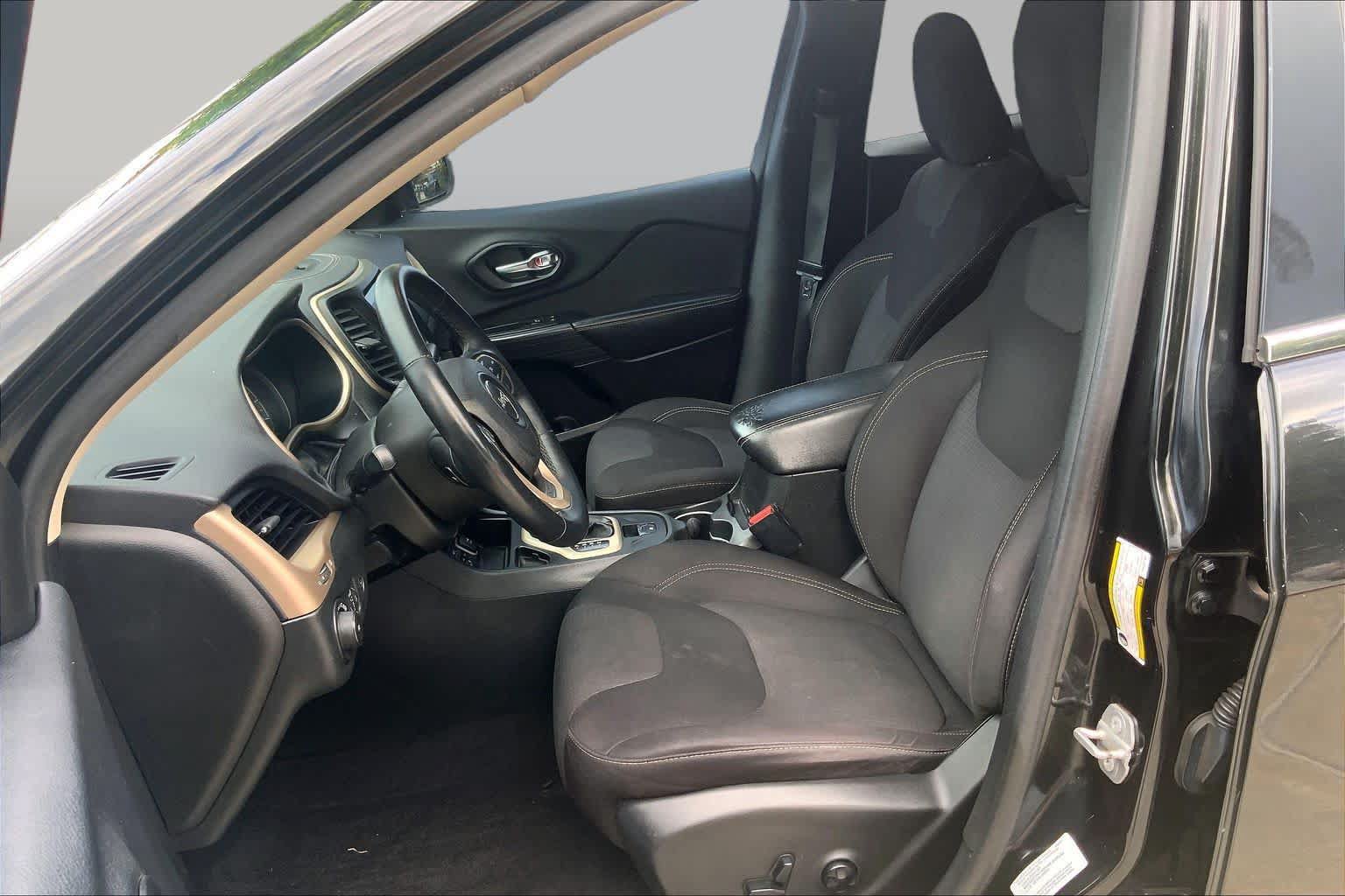 Used 2015 Jeep Cherokee Latitude w/ Comfort/Convenience Group FWD image 8