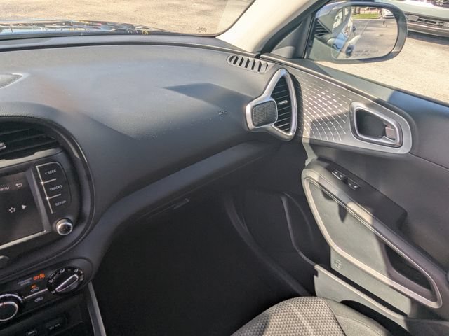 Certified 2025 Kia Soul LX w/ LX Technology Package FWD image 17