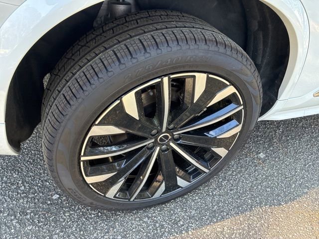 New 2026 Volvo XC90 B6 Plus w/ Protection Package Premier AWD/4WD image 17