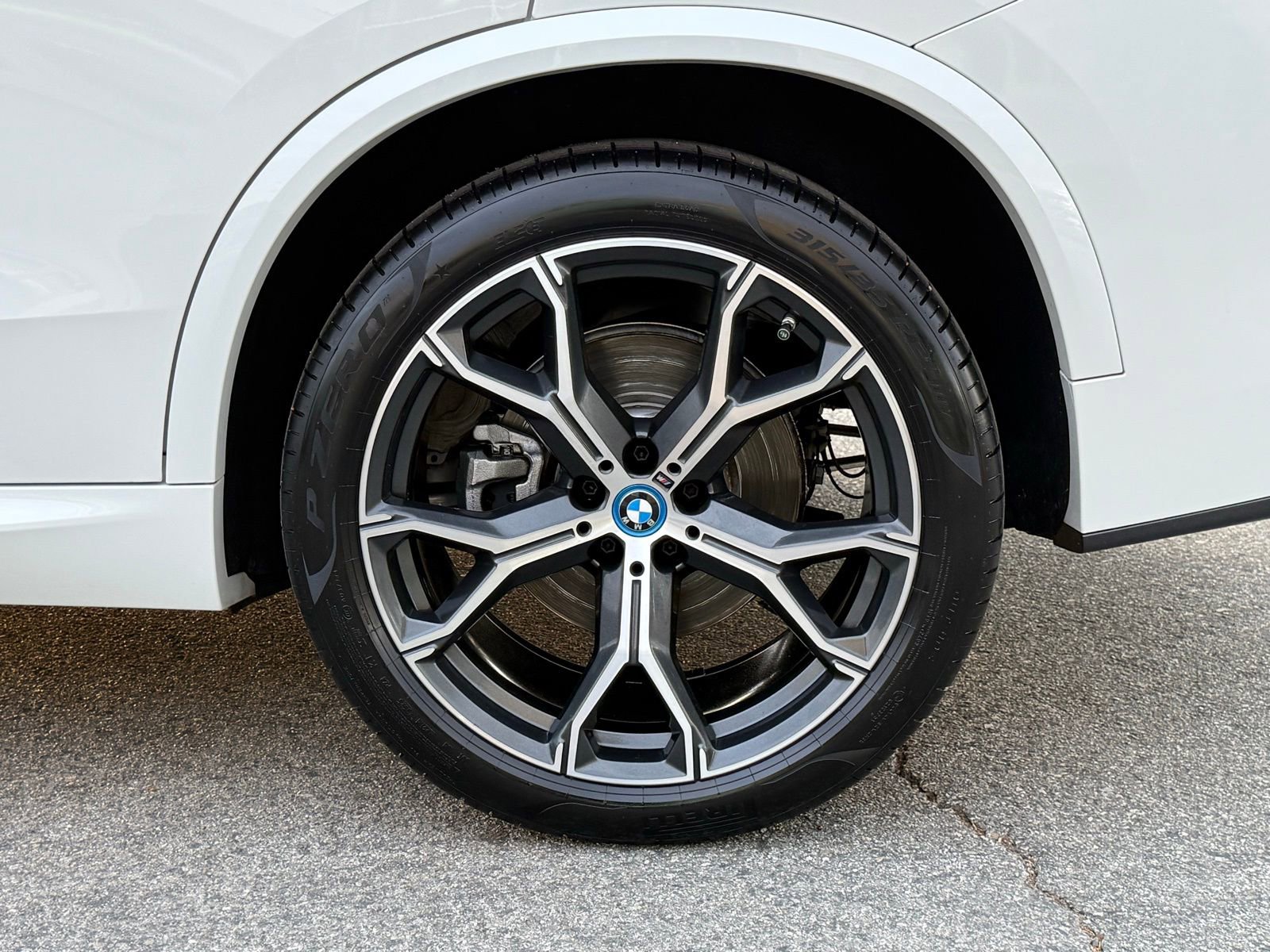 Certified 2023 BMW X5 xDrive45e w/ Executive Package image 18