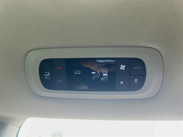 Used 2024 Chrysler Pacifica Touring-L FWD image 19
