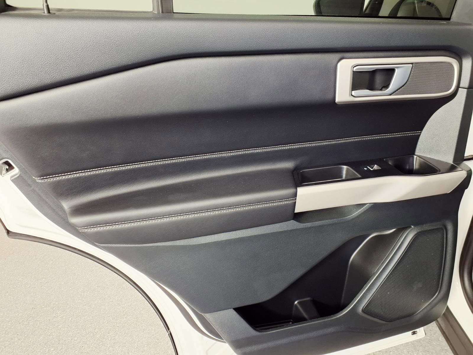 Used 2024 Ford Explorer XLT image 9