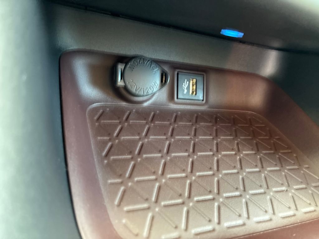 New 2025 Toyota RAV4 Limited image 39