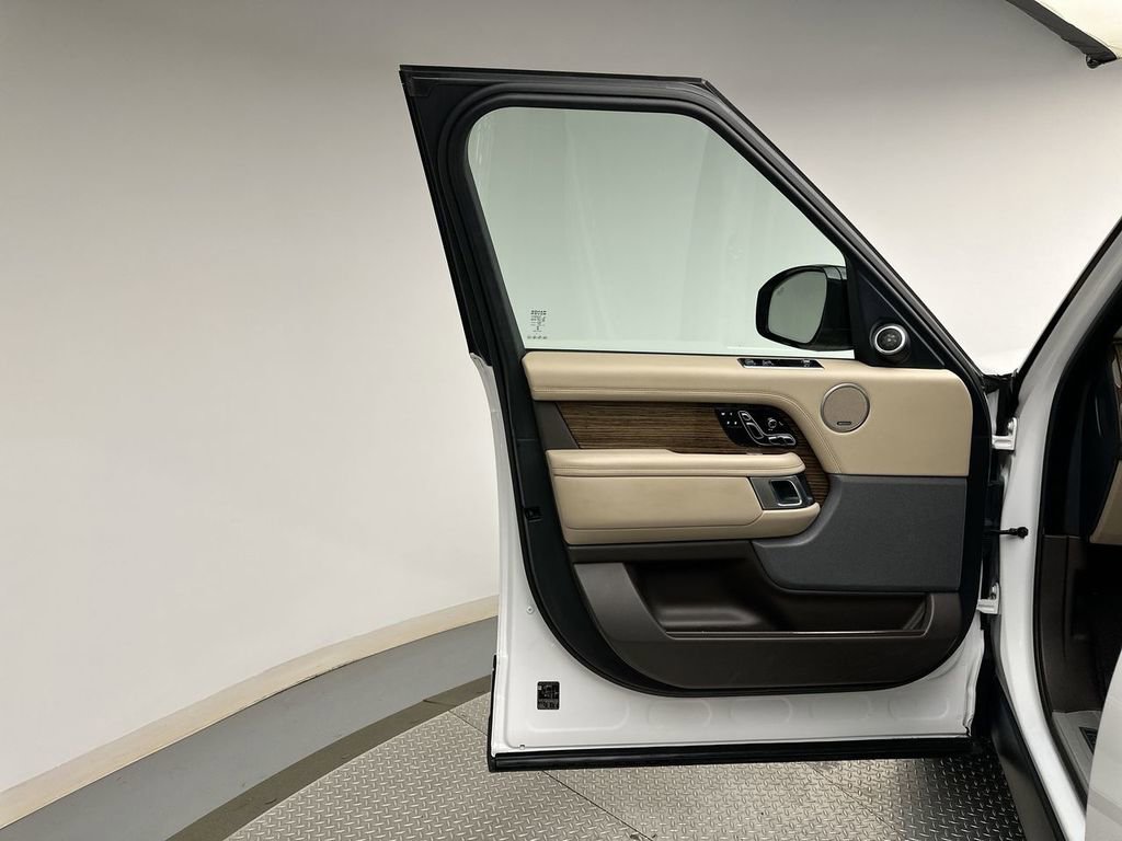 Used 2019 Land Rover Range Rover Long Wheelbase Supercharged image 9