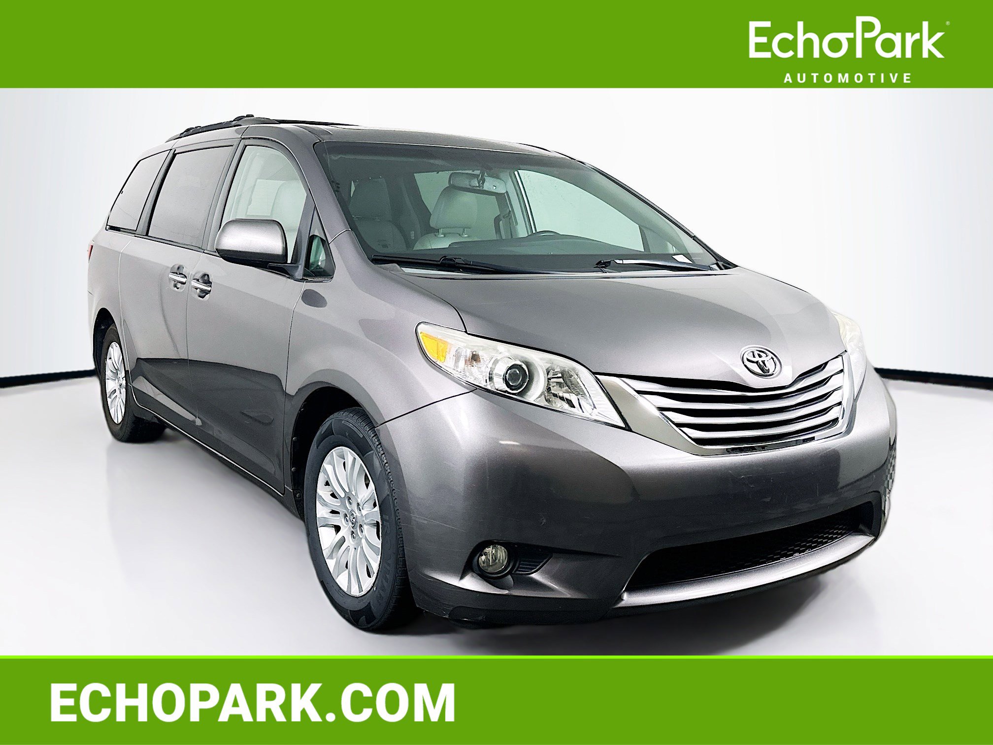 Used 2015 Toyota Sienna XLE FWD image 1