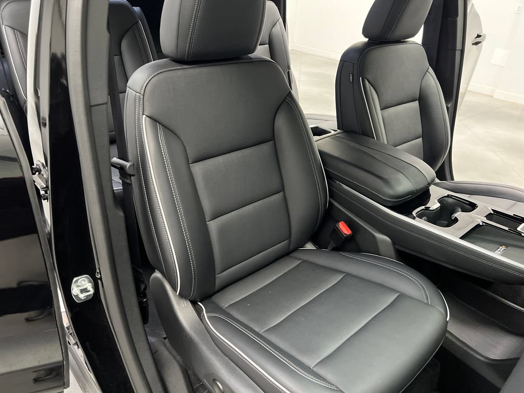 Used 2025 Buick Enclave Preferred AWD/4WD image 31