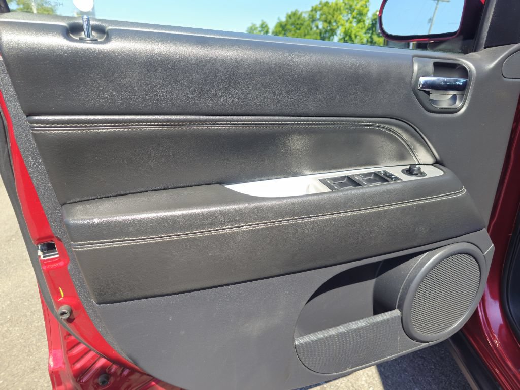 Used 2017 Jeep Compass High Altitude FWD image 28