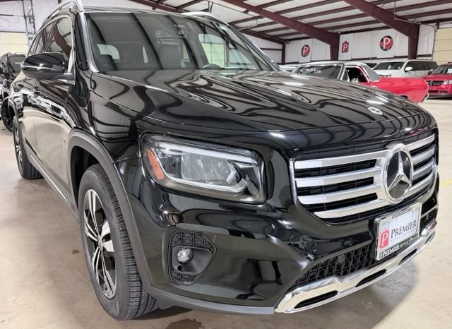Used 2025 Mercedes-Benz GLB 250 image 1