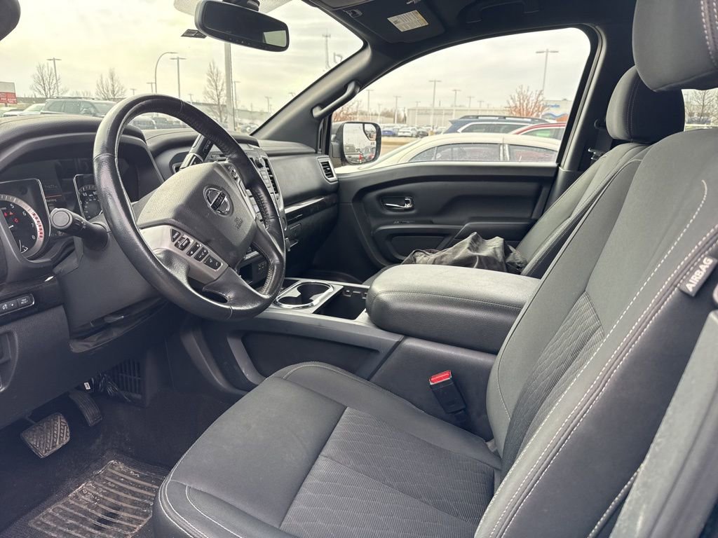 Used 2019 Nissan Titan SV w/ SV Convenience Package image 12