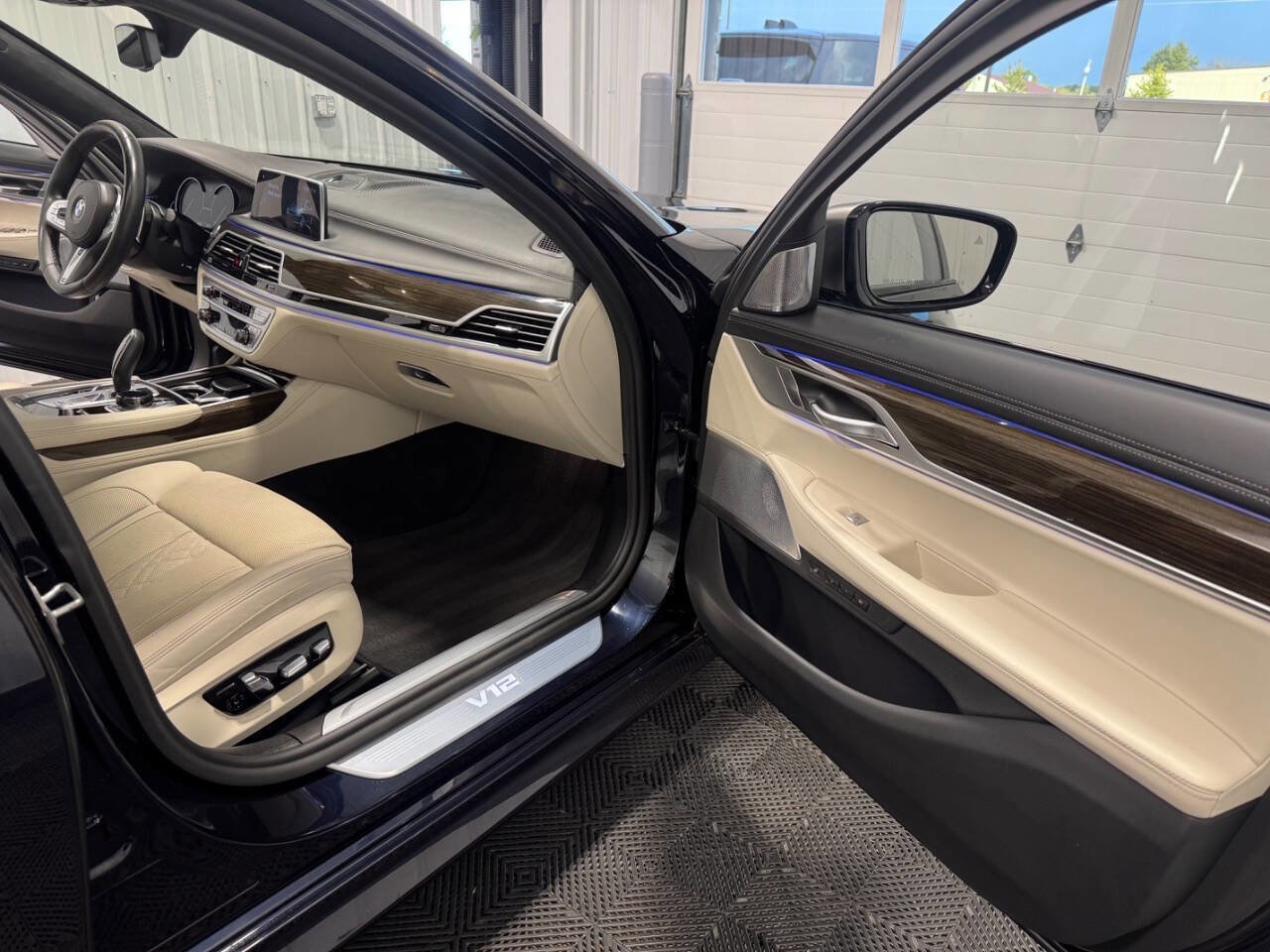 Used 2019 BMW M760i xDrive w/ Luxury Rear Seating Package image 30