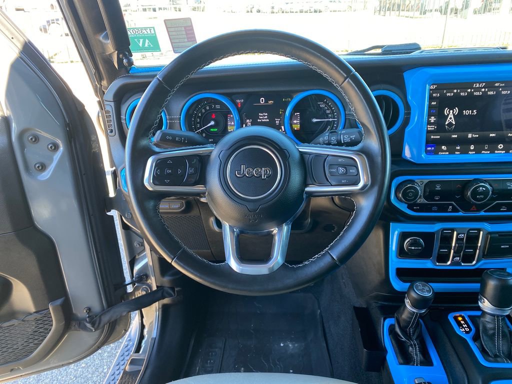 Used 2022 Jeep Wrangler Unlimited Sahara AWD/4WD image 14