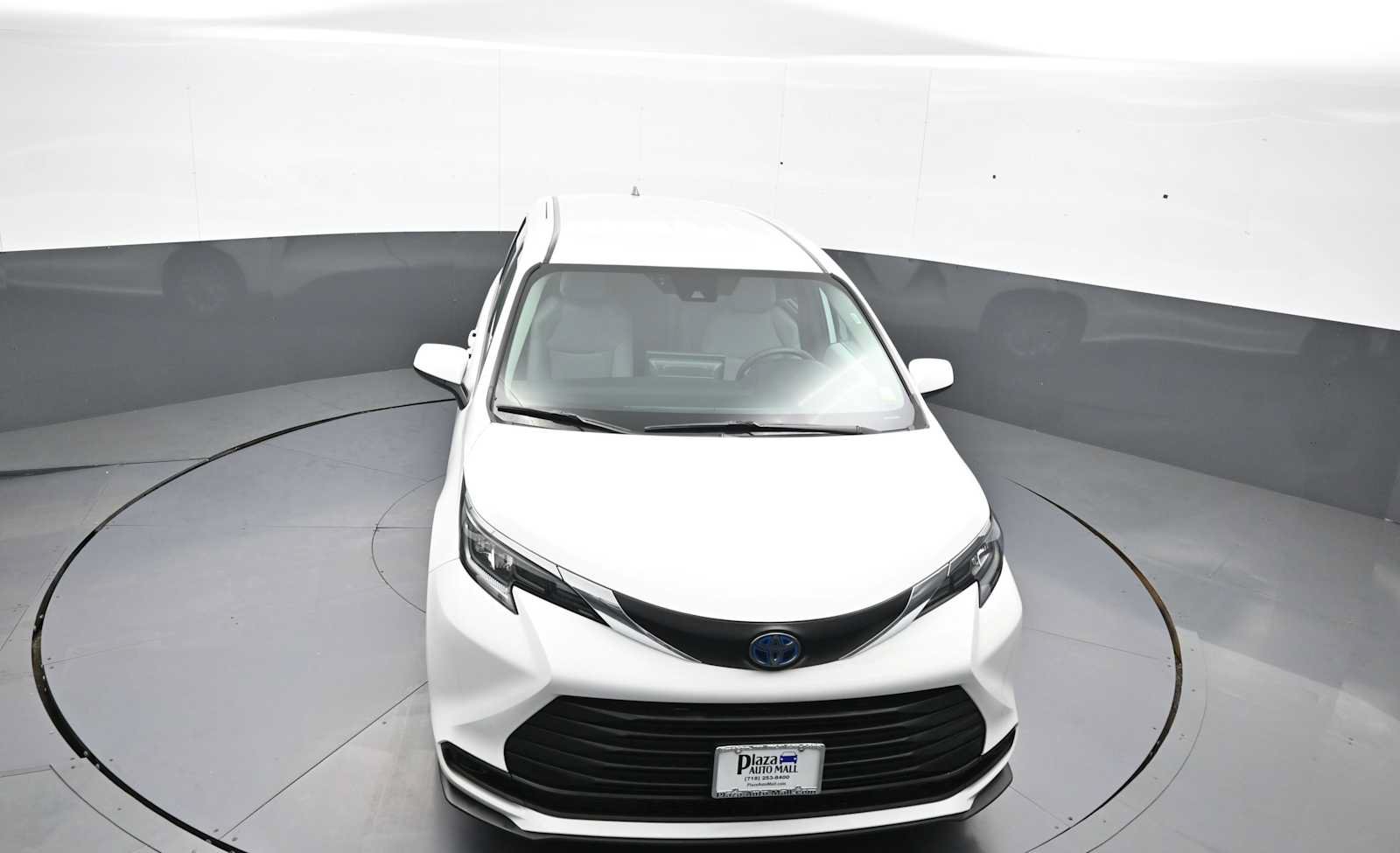 Certified 2025 Toyota Sienna LE FWD image 35