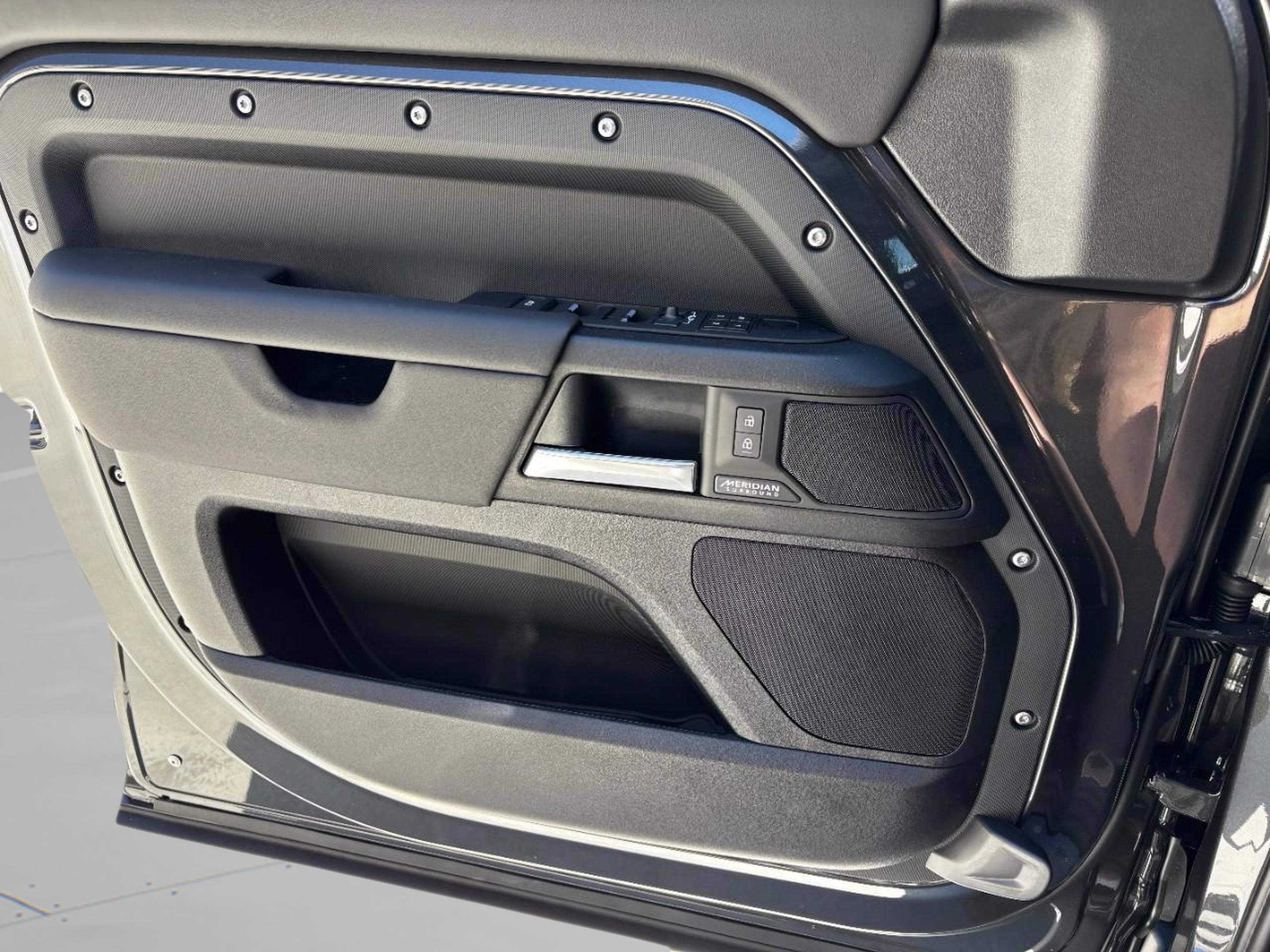 New 2025 Land Rover Defender 110 V8 image 33