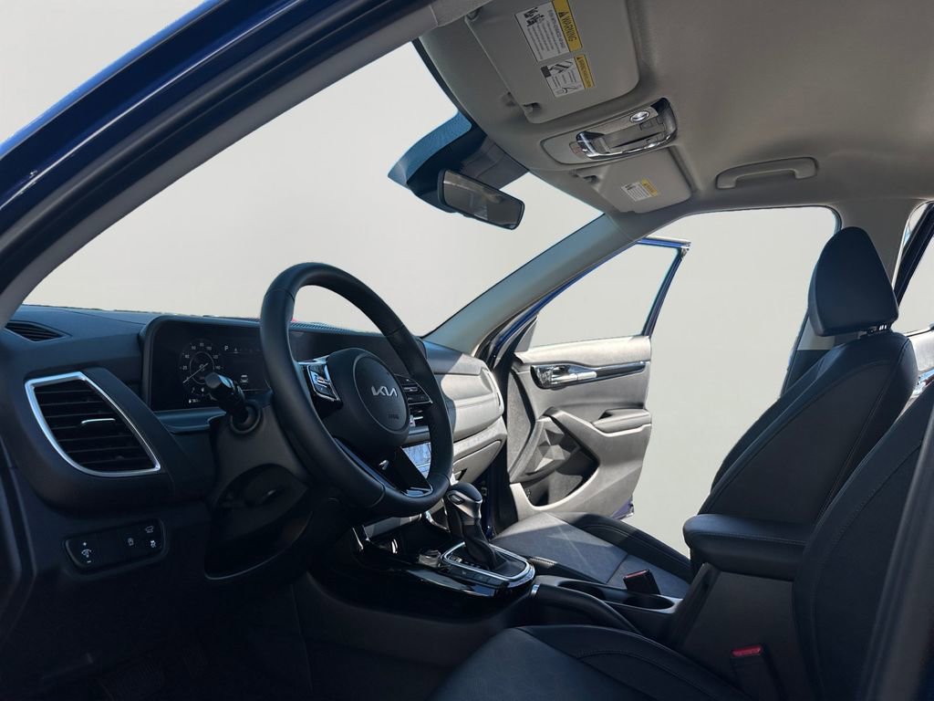 Used 2025 Kia Seltos EX image 9
