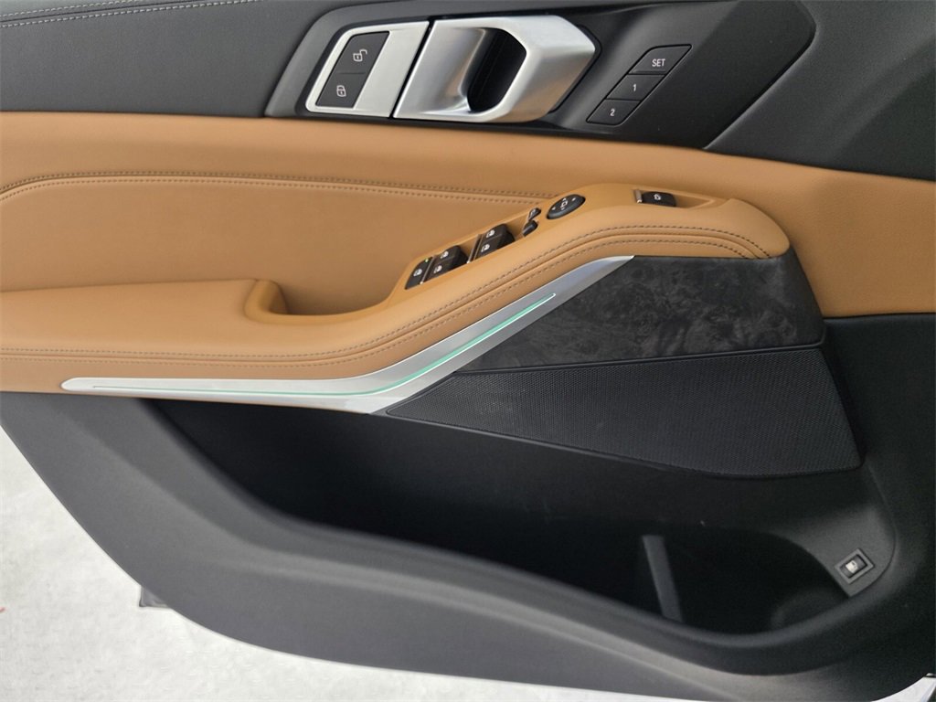 Used 2025 BMW X5 xDrive50e w/ Parking Assistance Package image 26