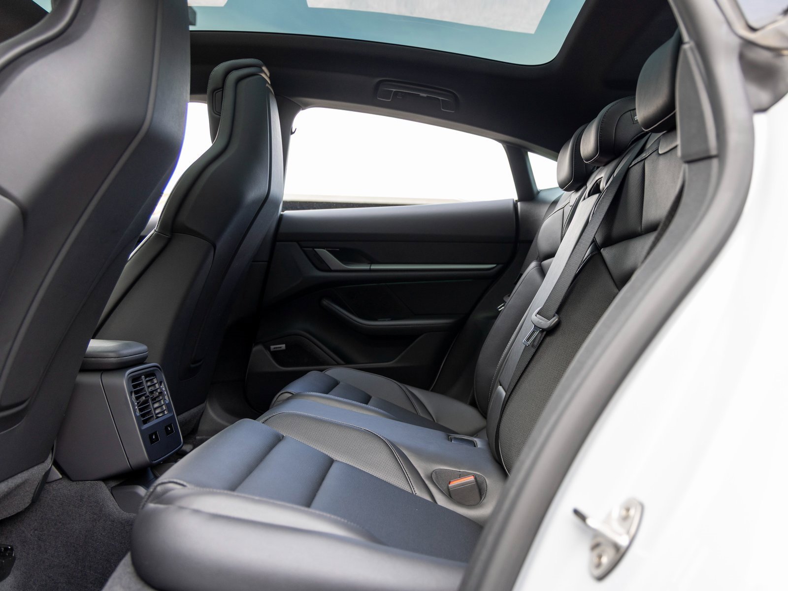 New 2025 Porsche Taycan image 37