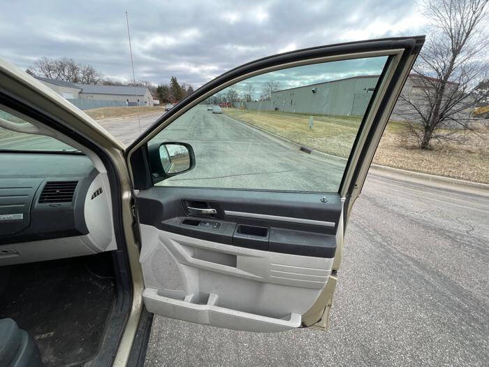 Used 2010 Dodge Grand Caravan Hero image 31