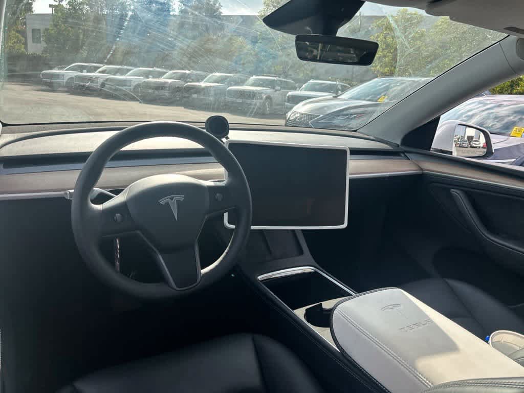 Used 2024 Tesla Model Y Long Range AWD/4WD image 5