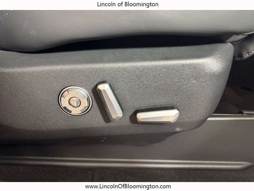 New 2026 Lincoln Navigator L Reserve AWD/4WD image 19
