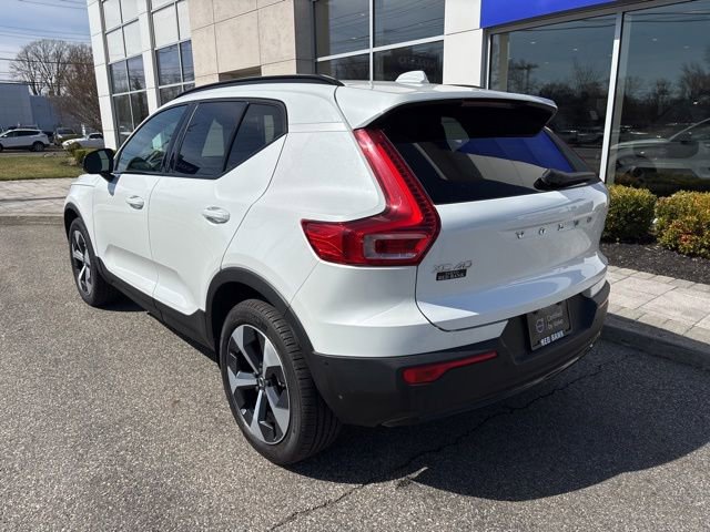 Used 2025 Volvo XC40 B5 Plus AWD/4WD image 3