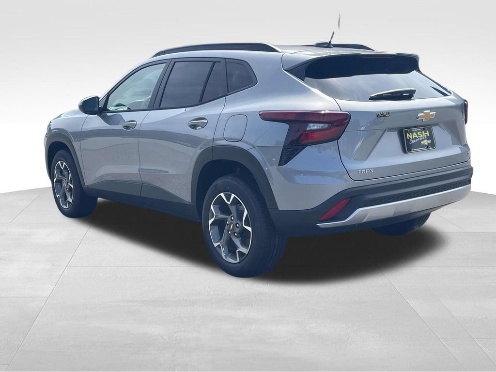 New 2026 Chevrolet Trax LT w/ Driver Confidence Package FWD image 5