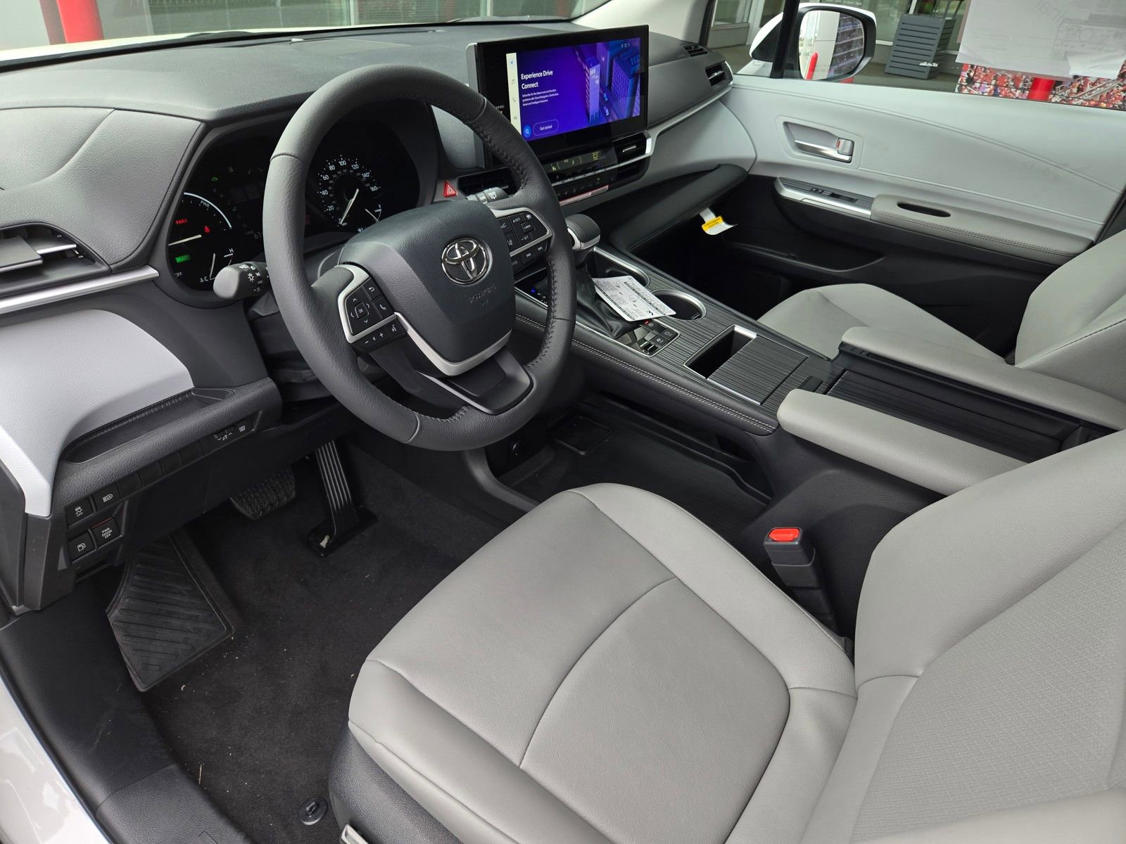 Certified 2026 Toyota Sienna XLE image 8