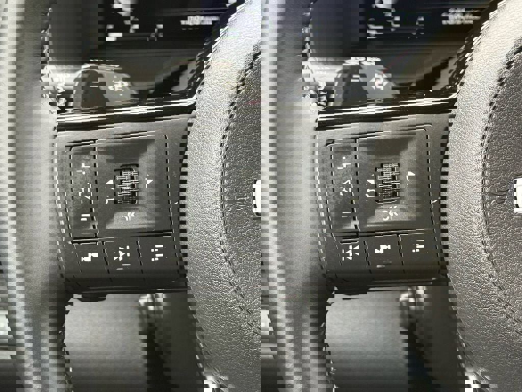 Used 2025 Nissan Pathfinder Platinum image 21