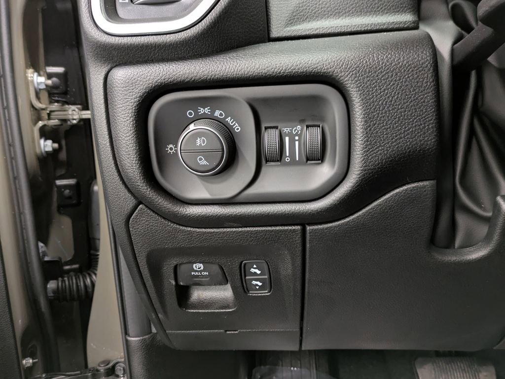 Used 2026 RAM 1500 Laramie AWD/4WD image 22